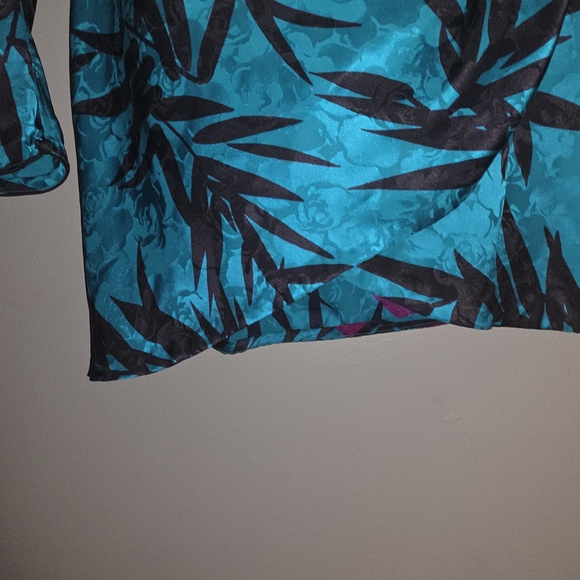 Elegant Teal and Pink Women's Blouse - Picture 10 of 15